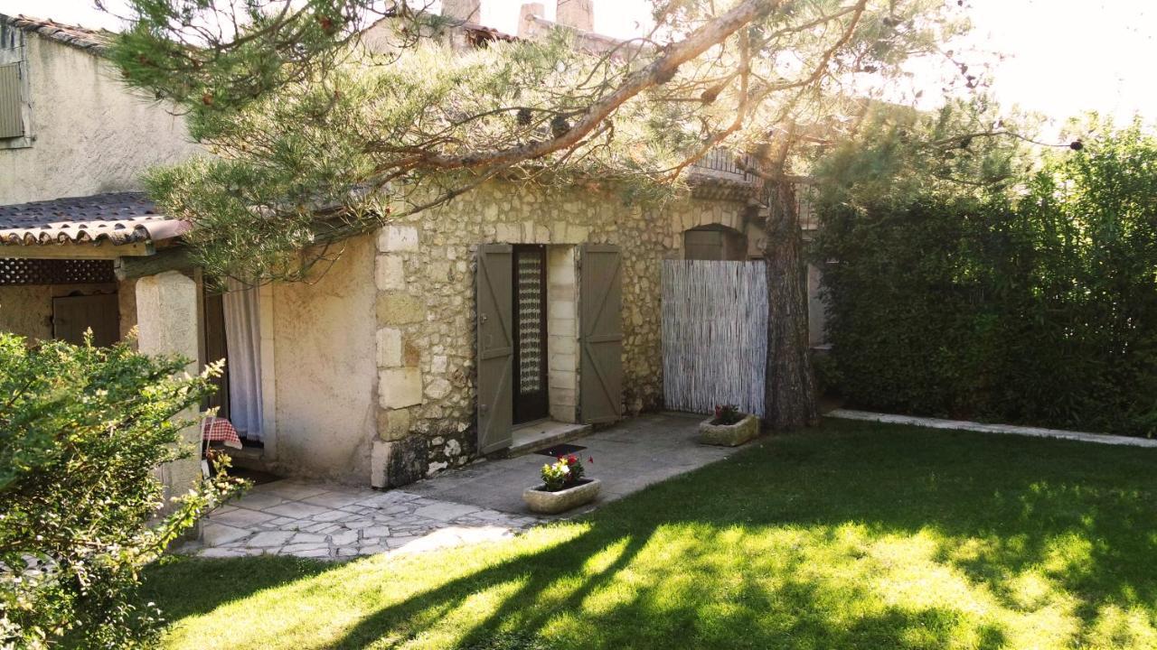 Eygalières Mas Grimaud - Gite- Studio Et Chambres D'Hotes Familiales المظهر الخارجي الصورة